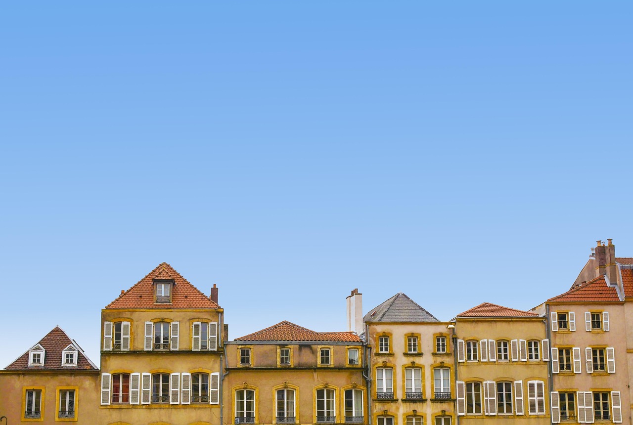 architecture, buildings, apartments, facade, building exterior, town, village, houses, old houses, roof, real estate, properties, outdoors, skyline, sky, nature, europe